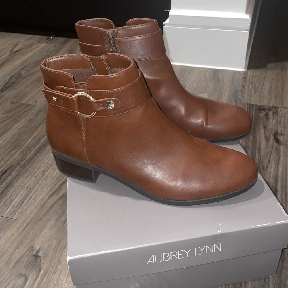 Short brown boots